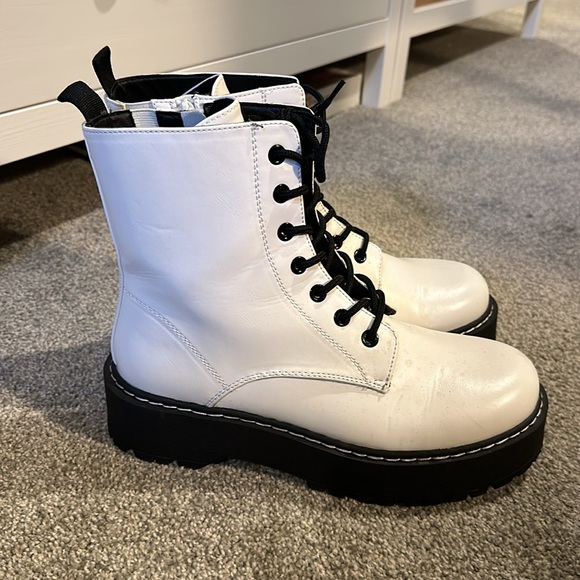 Chunky lace up white platform boots with zipper - Picture 3 of 8